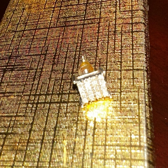 SINGLE white Gold Diamond Cluster Stud Earring - Picture 3 of 4